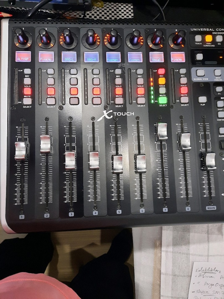 Behringer X-Touch DAW Controller - 6