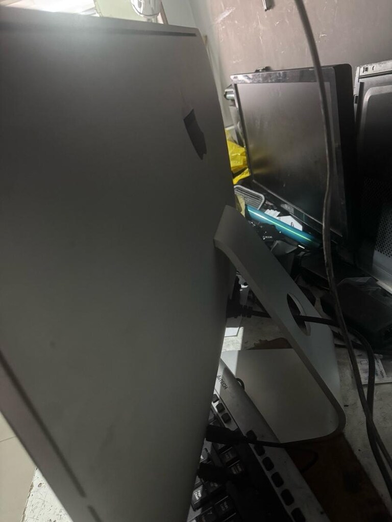 imac i5 21.5” 500 SSD 10 RAM - 5