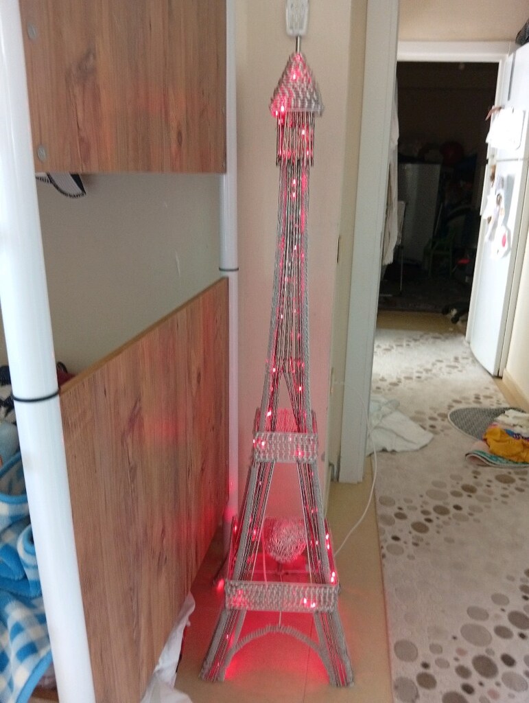 ışıklı Eyfel kulesi 1.50cm boyunda - 3