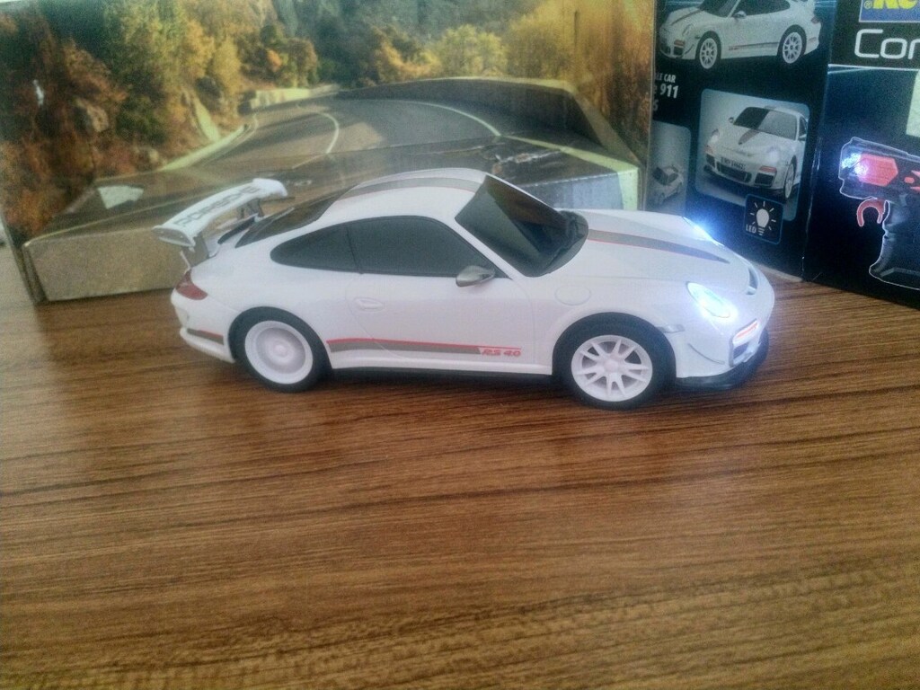 UZAKTAN KUMANDALI IŞIKLI PORSCHE 911 GTR3 RS LİSANSLI - 5