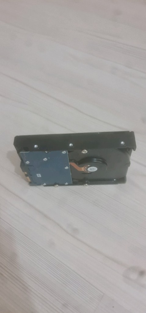 2 kamera 8 girişli kayit cihazı 1 adet 8 li poe swich 1 adet 4 tb hdd - 8