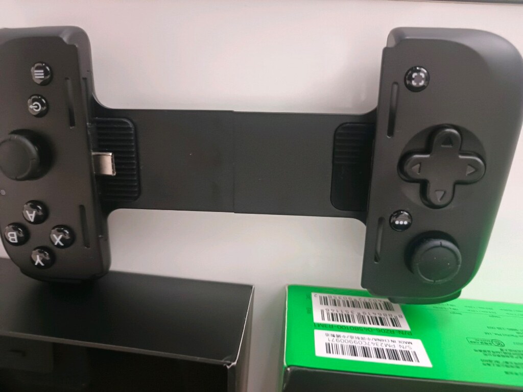 RAZER KISHI V2 PRO GAMİNG CONTROLLER - 2