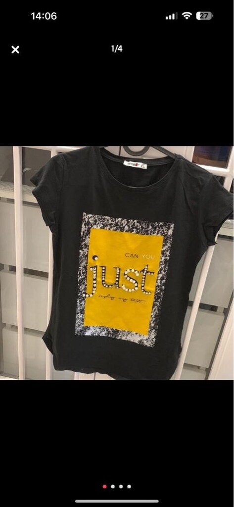 Yepyeni siyah baskılı incili taşlı tişört