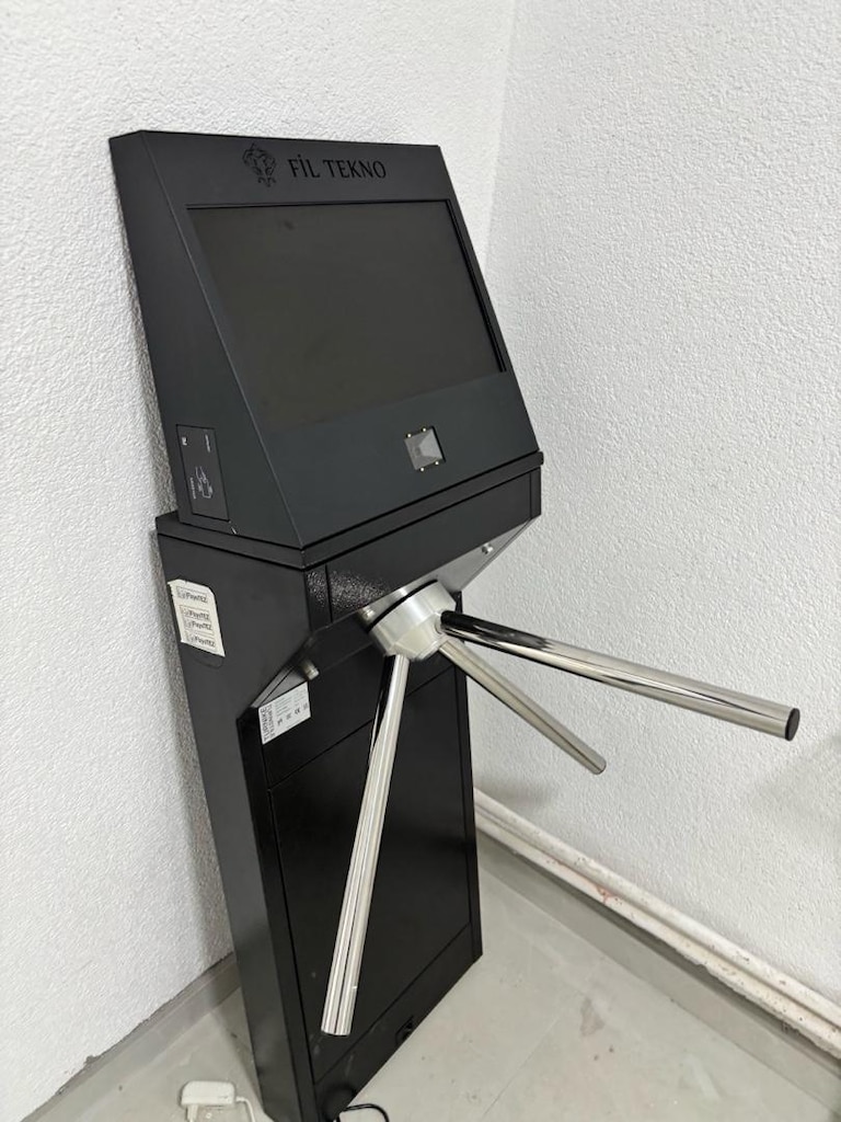 ekranlı kartlı ve QR kodlu turnike - 2