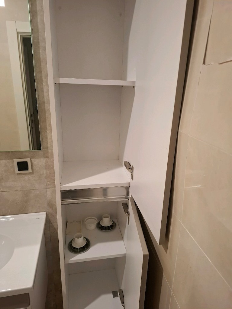 İki banyo dolap takımı ve mutfak dolabı set - 6