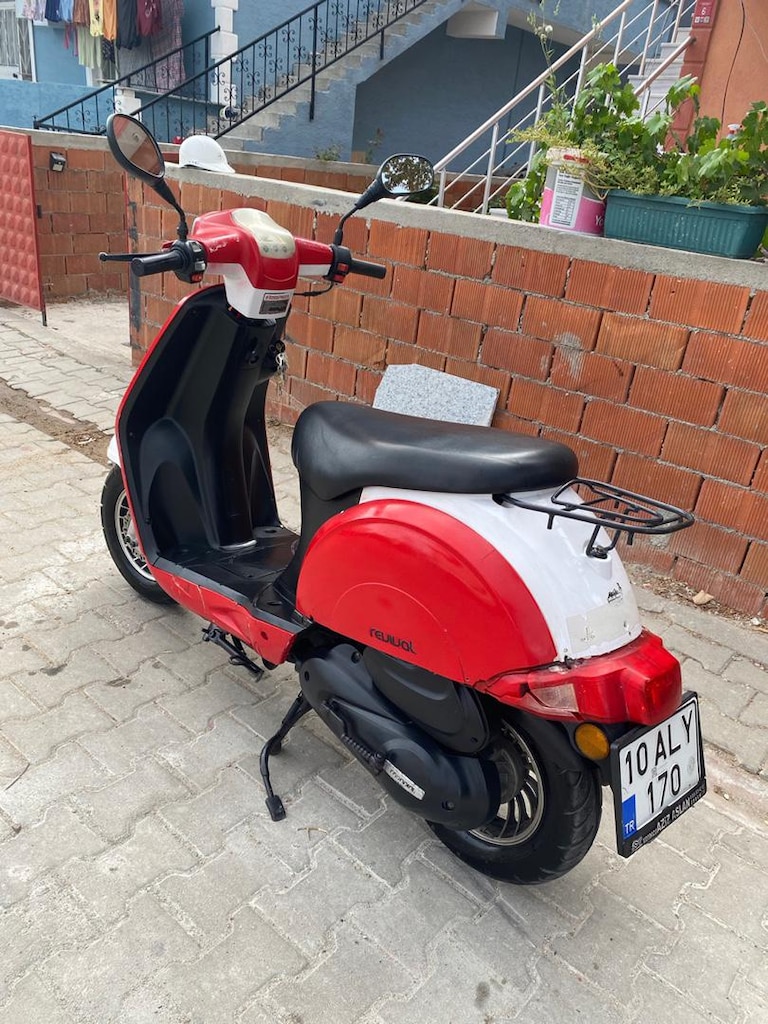 Kırmızı Beyaz Scooter - 3