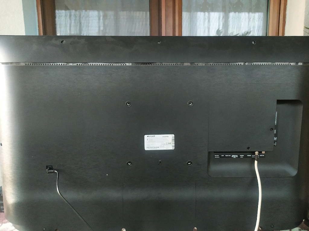 Arçelik 50 inç Smart TV ekranda kırık yok ama göründüğü böyle oluyor - 5