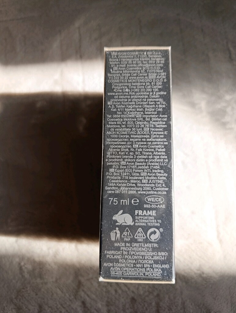 Avon'un klasikleşmiş parfüm serilerinden biri olan Black Suede, - 3