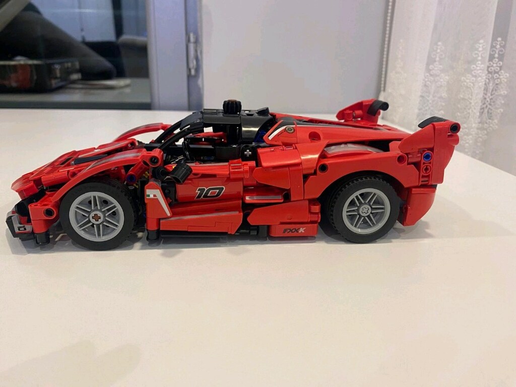 FERARRİ FXX K LEGO TECHNIC - 10