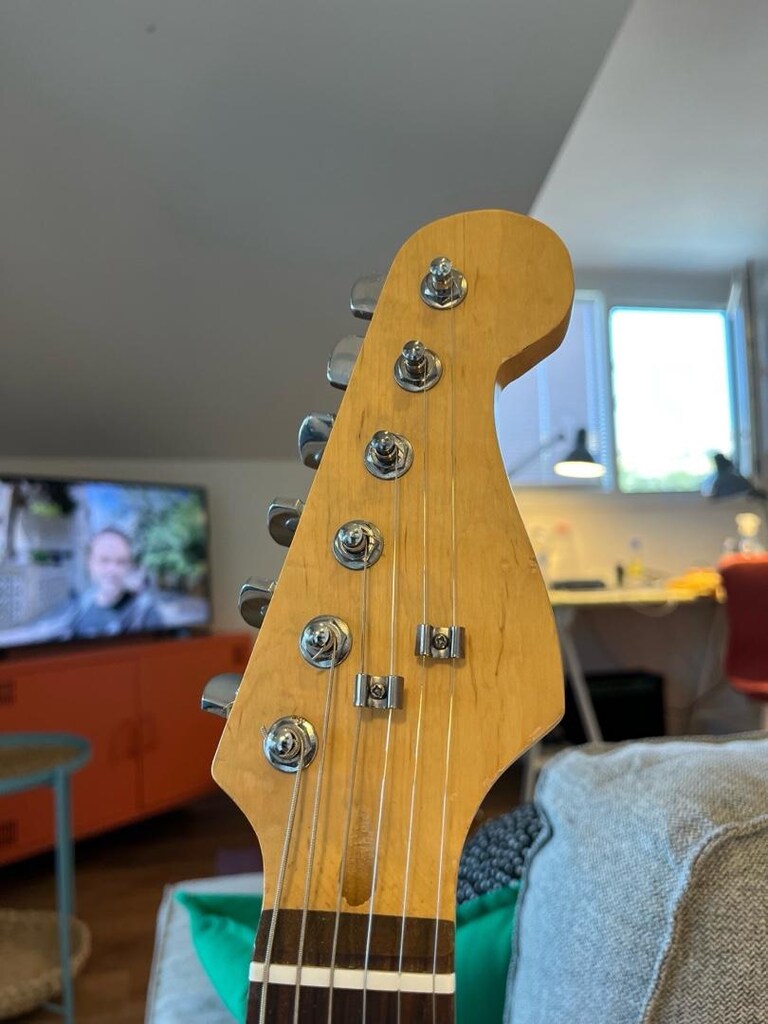 FULL SET STRAT KASA ELEKTRO GİTAR, PİLLİ AMFİ, KEMER, KABLO vs - 6