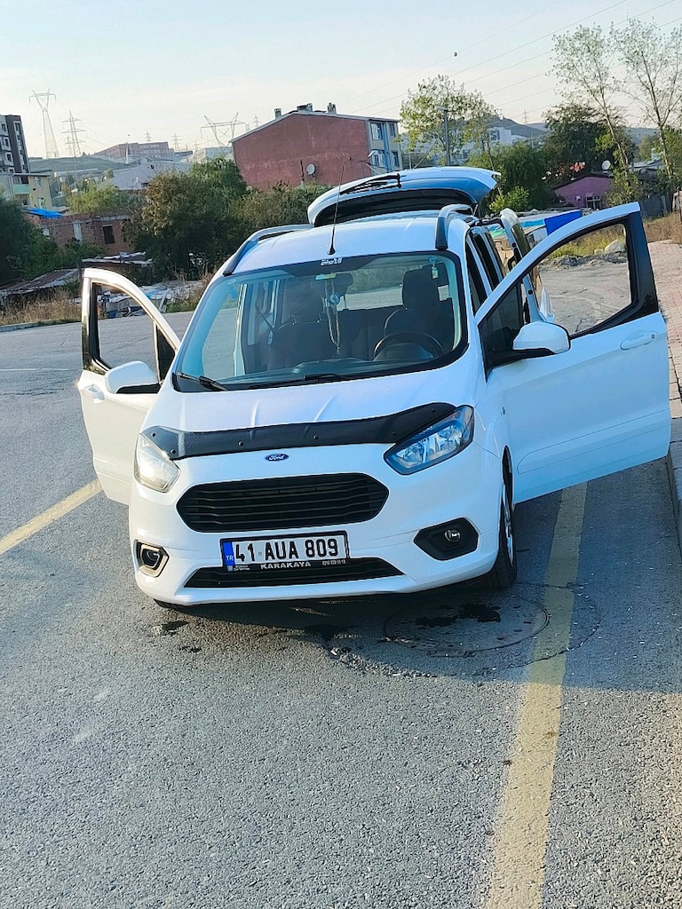 acil satılık Ford Tourneo courier - 2