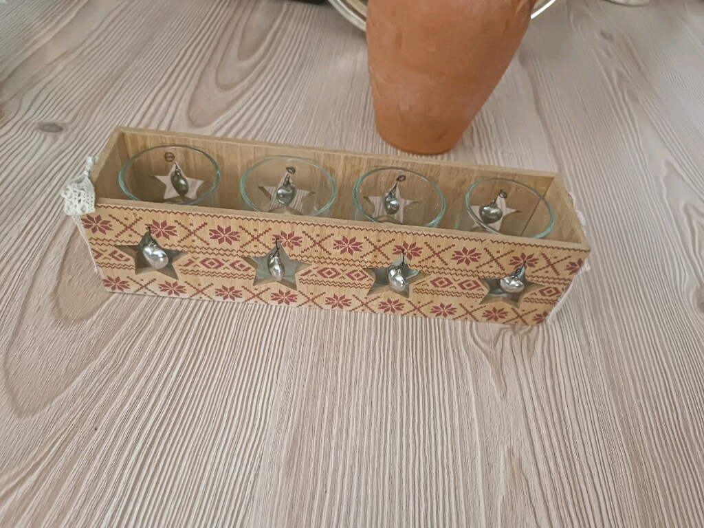 Tchibo markasına ait yıldız desenli bu dekoratif ahşap tealight mumluk - 3