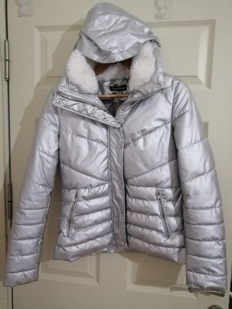 Gümüş renkli kapüşonlu mont - 4