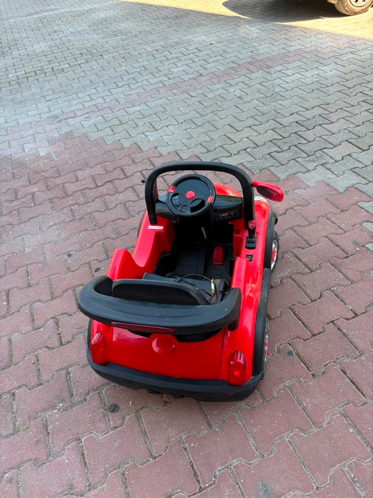 akülü kırmızı araba - 3