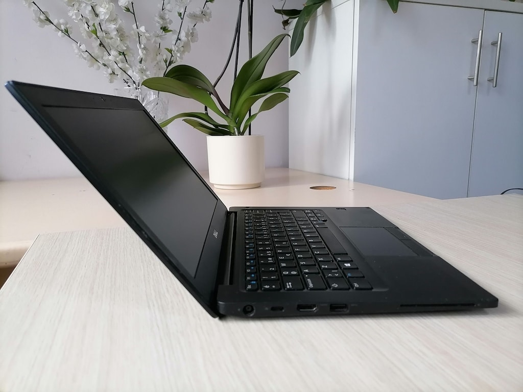 Dell, i5-6300U, 120 GB SSD, 8 GB Ram, 12.5 inç, Işıklı klavye - 7