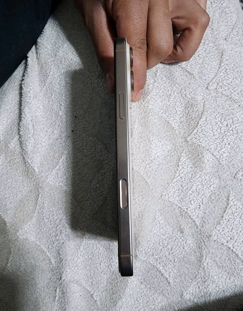 İPHONE 16 PRO MAX BEYAZ - 3
