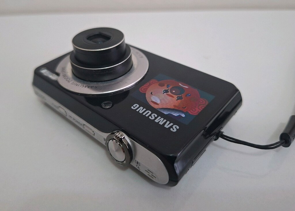 Samsung PL100 Dijital Fotoğraf Makinesi 12.2 Megapiksel Çift Ekranlı - 2
