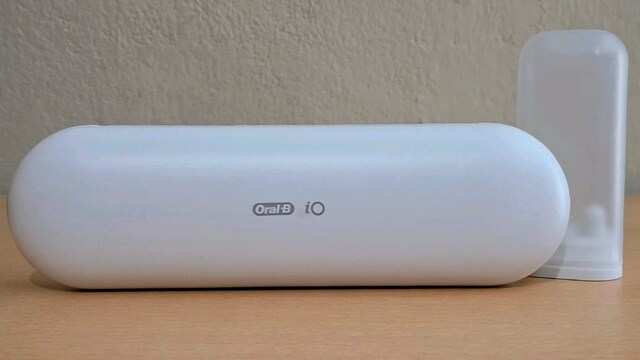 Oral B Tip 3758 Şarjlı Seyahat Kutusu ve Kapaklı Fırça Başlığı Kutusu