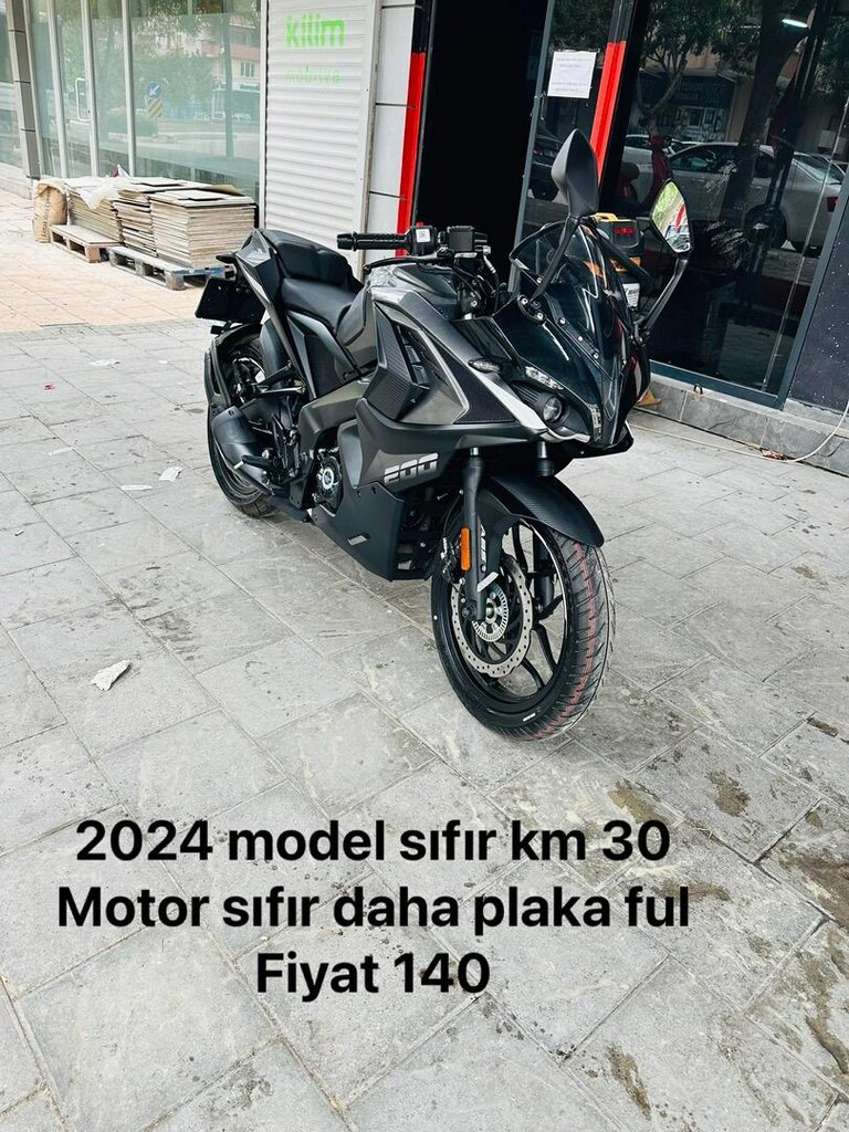 pulsar-rs-200-motosiklet-1682058927