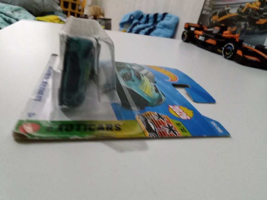 hotwheels Aston martin - 2
