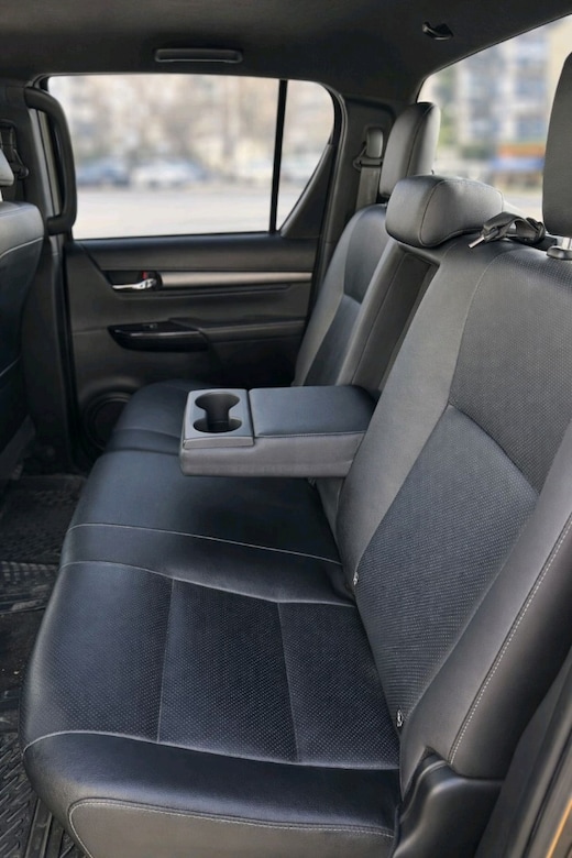 2023 Model HİLUX 2.4 - 4X4 Invincible - JBL - Servis Bakımlı - 4