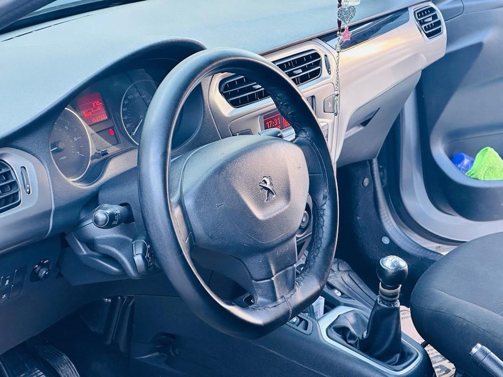 Peugeot 301 - 8