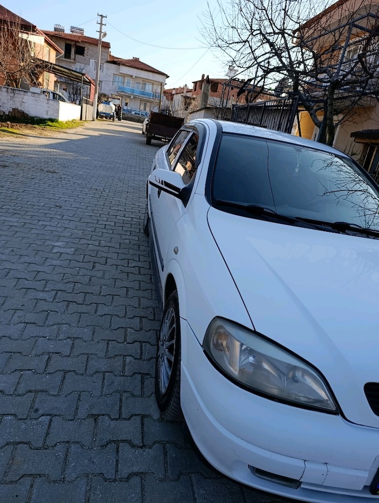 Beyaz Opel - 3