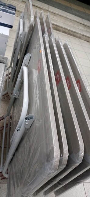 ahşap masa beyaz renkli metal ayaklı esnemez ölçüleri farklidir