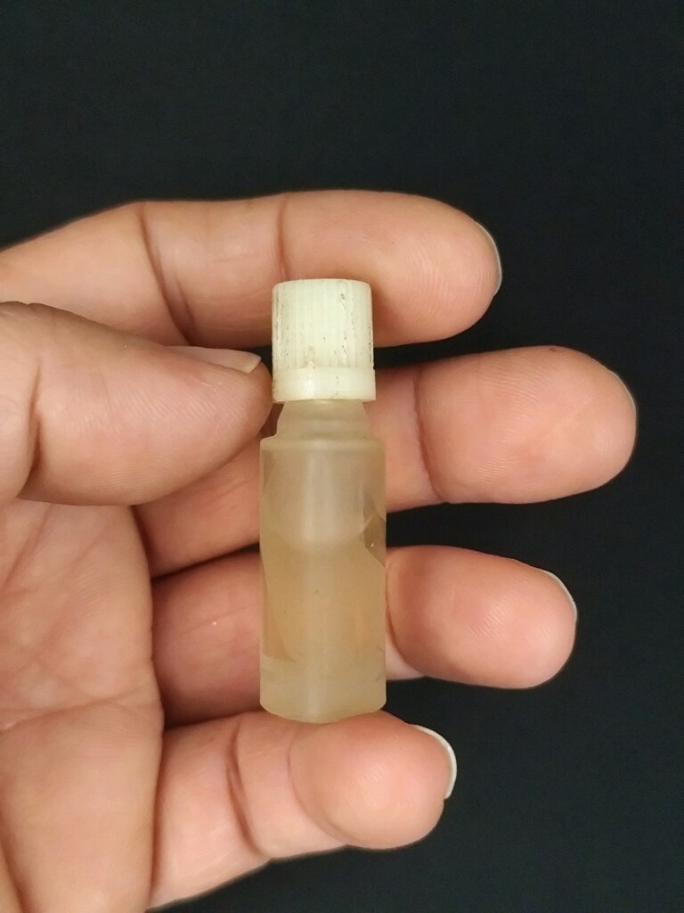 XS Pour Elle Mini Şişe Beyaz kapaklı, buzlu camdan yapılmış küçük - 3