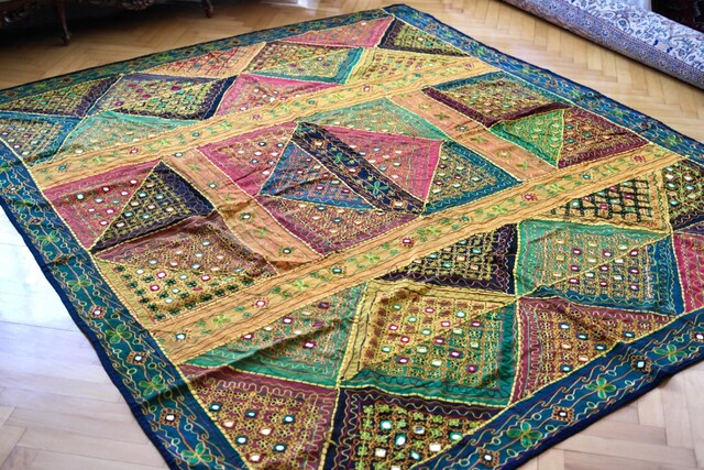 Hint İşi Orijinal Boho Aynalı Kırkyama Örtü (Patchwork) – Hindistan