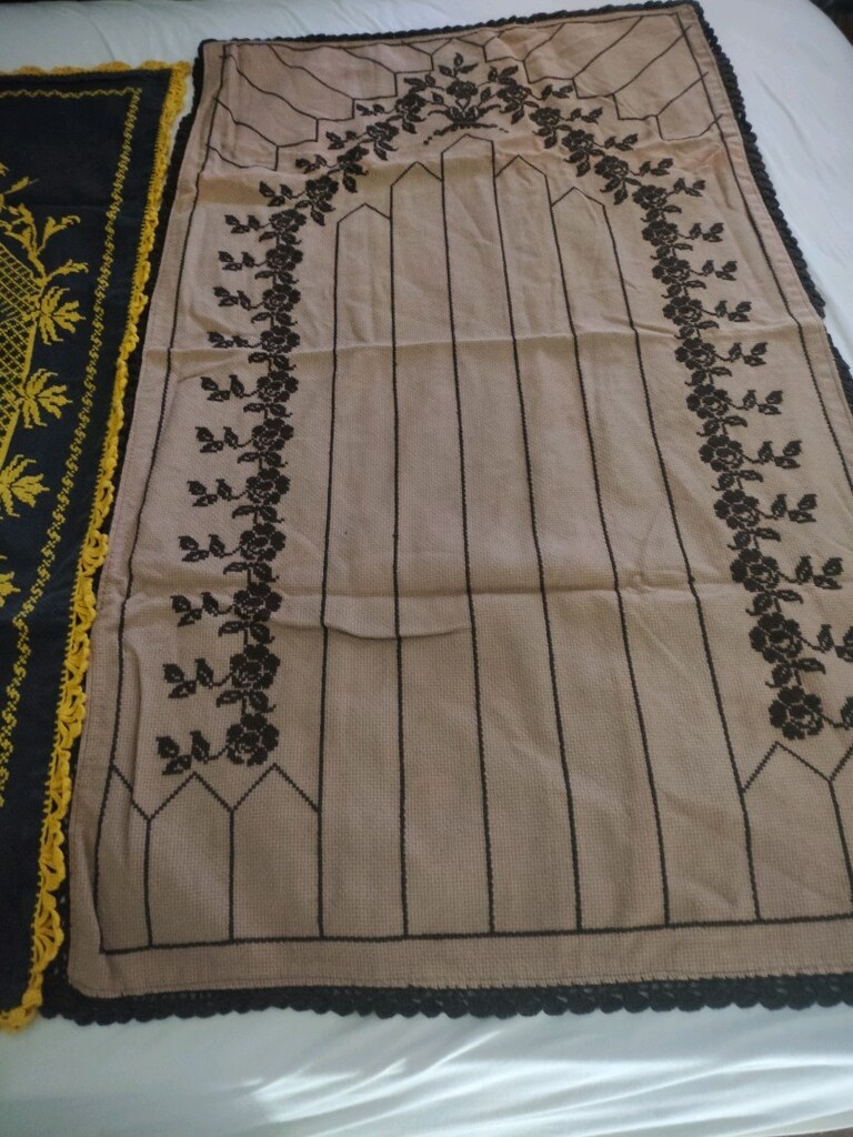 2 adet. kanaviçe. işlenmiş. seccade - 2