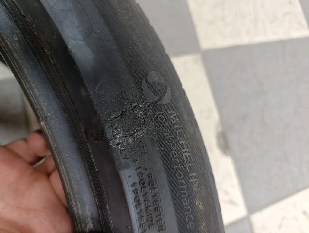 235/45/20 Michelin - 4