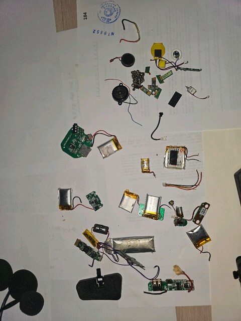 Bluetooth interkom 1 adet çalışan 2 adet yedek parçalı 3 adet toplam