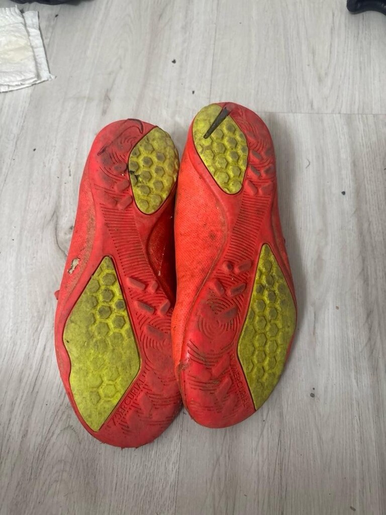 Nike krampondur 35 numara - 2
