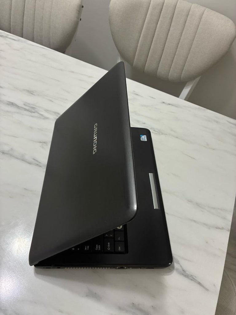 GRUNDIG 4 GB RAM LAPTOP - 7