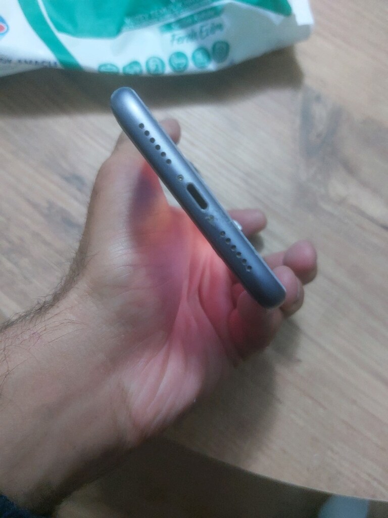 iphone 11 lila renk kutusu vardır.128 gb - 10