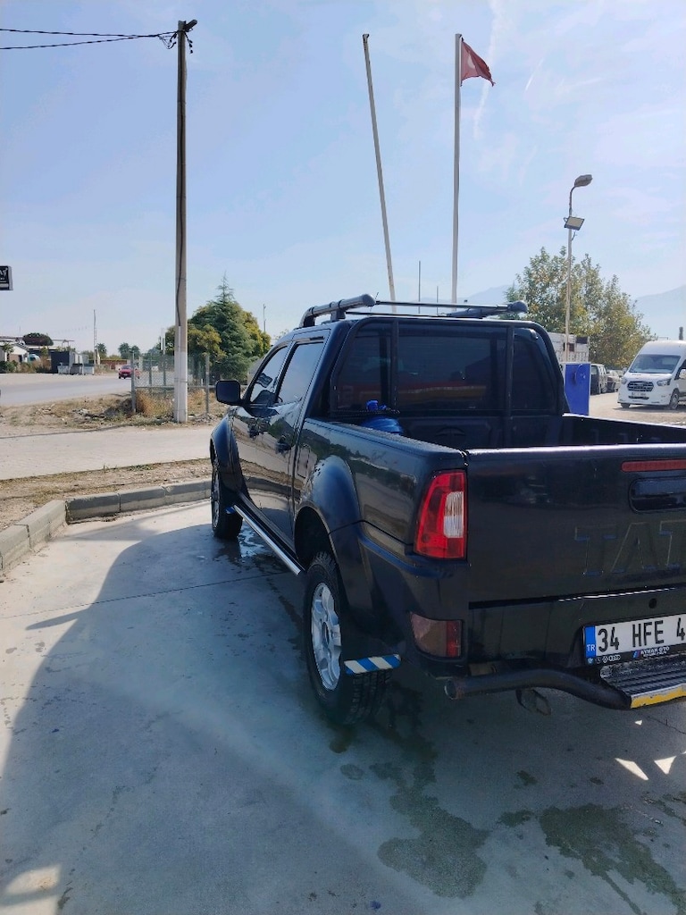 Tata Xenon - 9