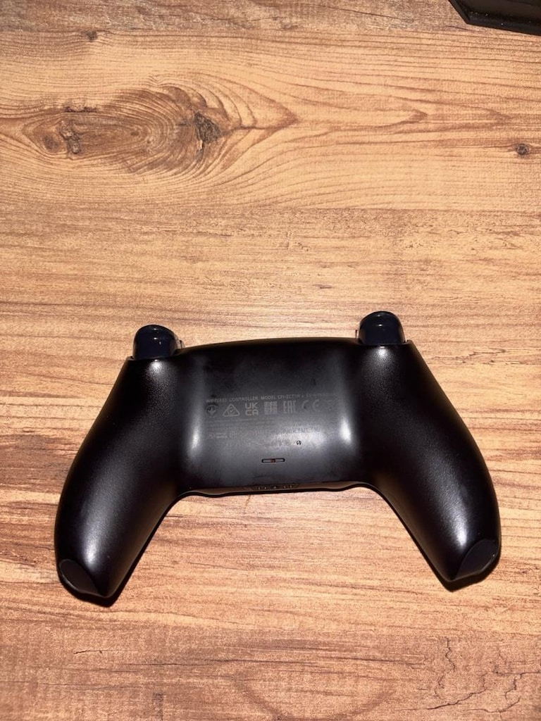 Playstation 5 Kol Kutusu duruyor - 2