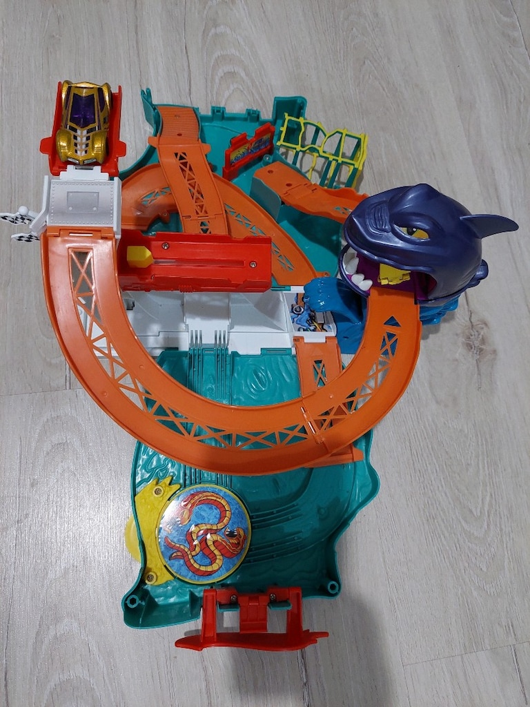Hot wheels köpek balığı oyuncak seti - 6
