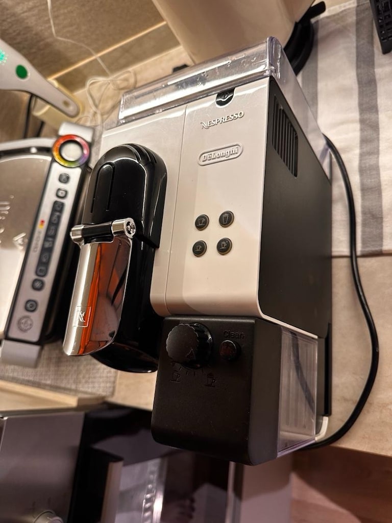 Nespresso EN520 Kahve Makinesi – Temiz ve Bakımlı - 2