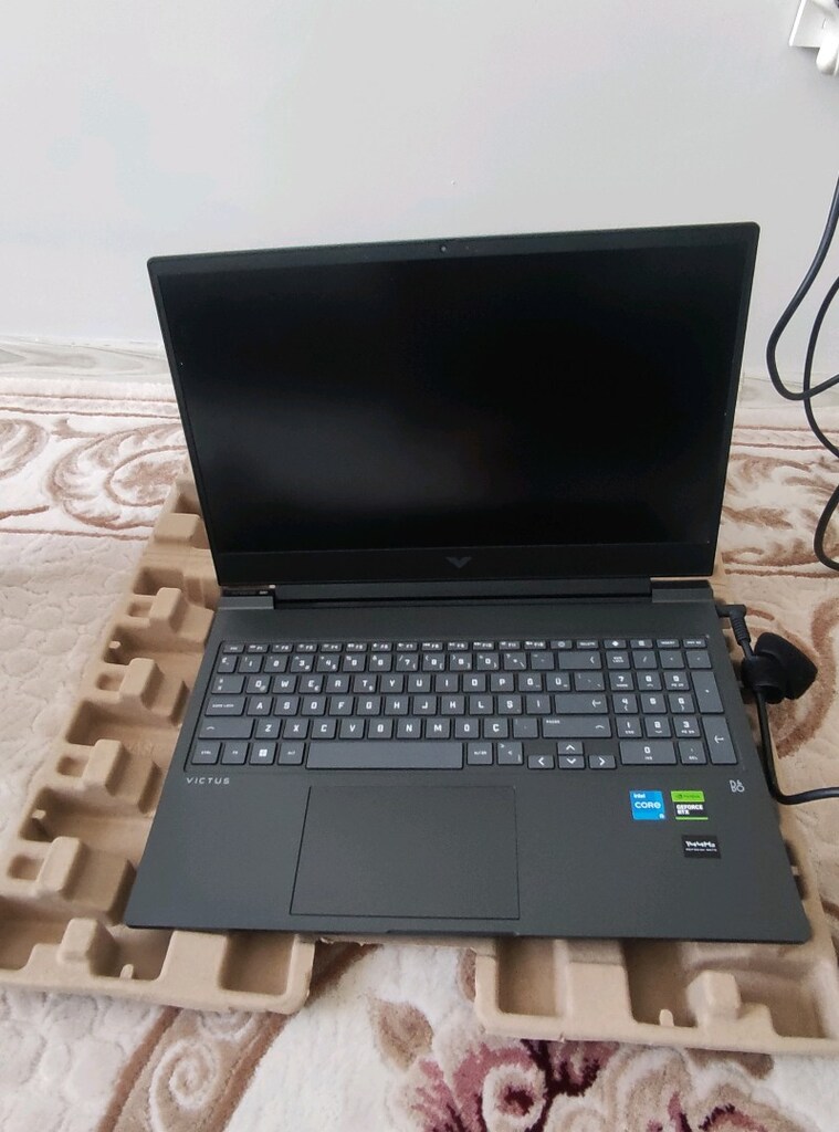 HP victus 16 '' i5 13500H //RTX 4060// 16 GB DDR5 //1 TB m2 NVME - 4