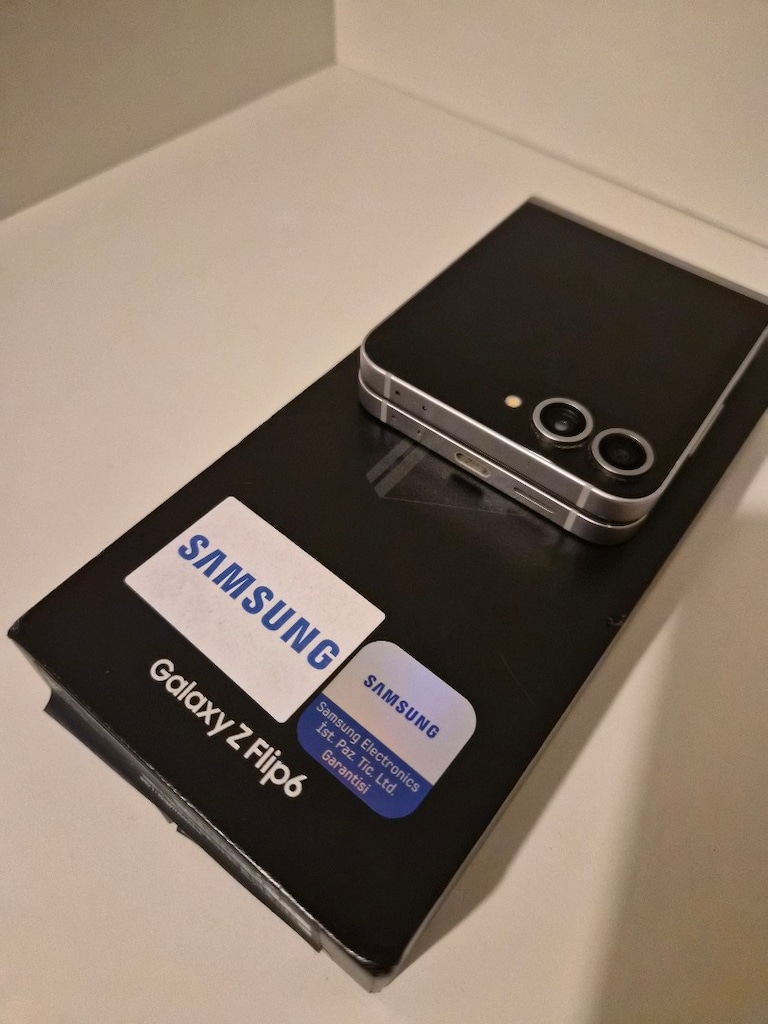 Samsung Flip 6 512 gb 2 ay kullanıldı. TR