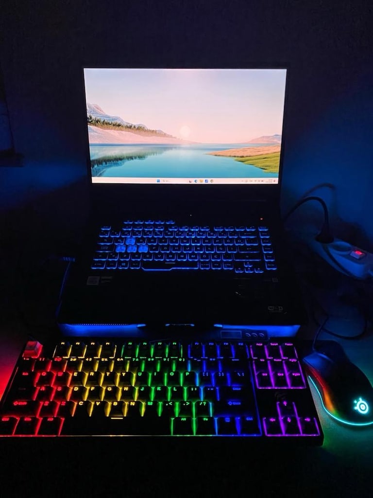 Asus ROG Strix G15 (G512) serisine ait bir laptop modelidir. - 3