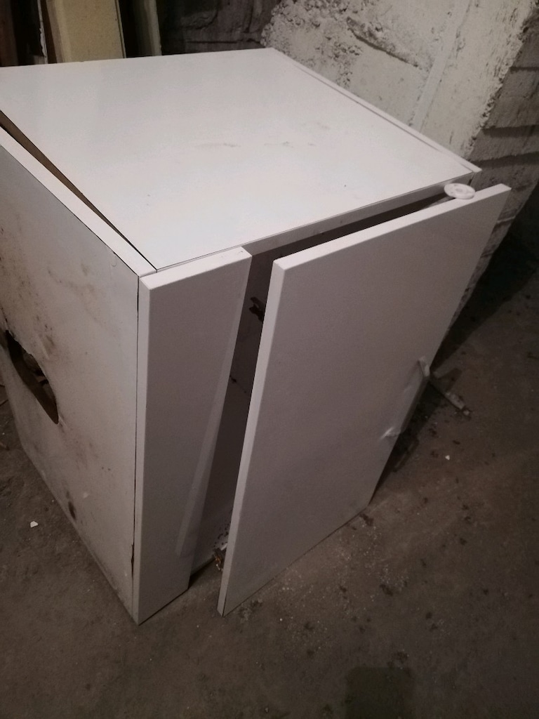 LAVABO TAŞIN ALTINDA BULUNAN AZ KULLANILMIŞ DOLABIN SATIŞI. - 4