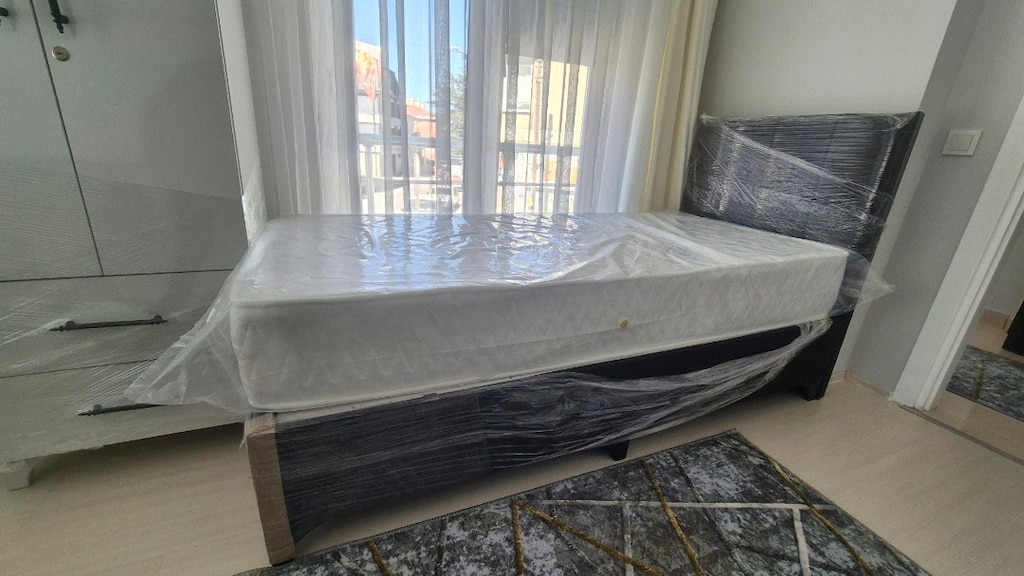 Kullanılmamış!!!! Baza+Başlık+Yatak ve diğerleri