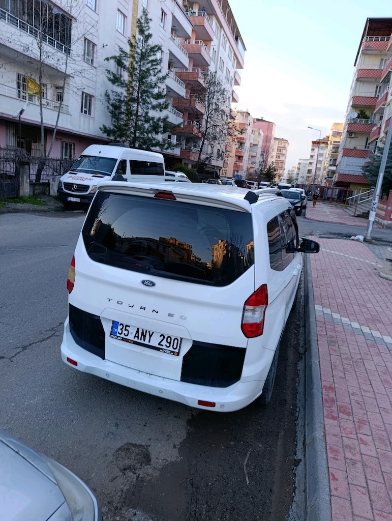 Ford Courier - 2