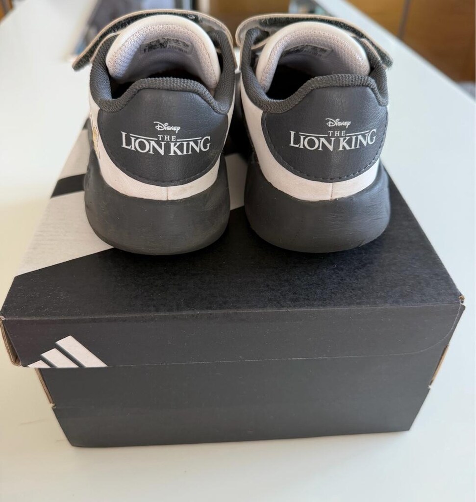 Adidas Disney The Lion King çocuk ayakkabısı. 26,5 Numara - 2