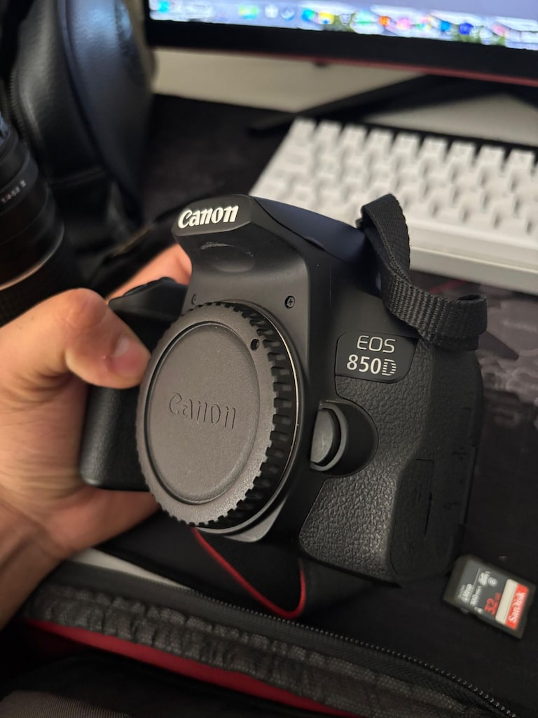 CANON EOS 850D