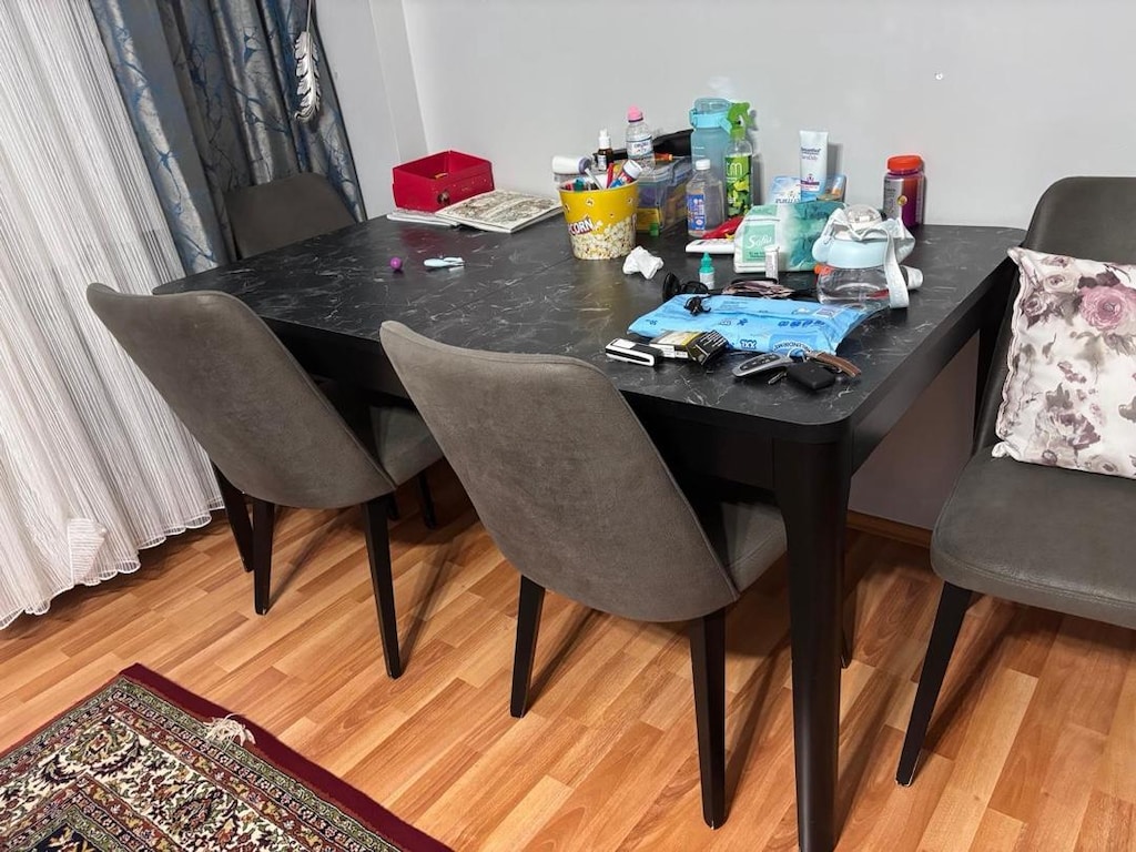tüm ev eşyaları yeni gibi