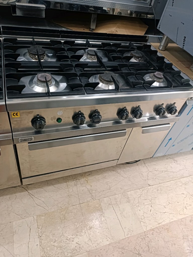 Altılı Ocak Kuzineli Ocak Fırınlı Ocak Sanayi Tip Ocak Zanussi - 2